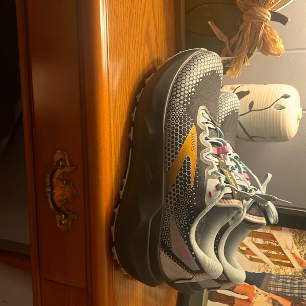 Brooks Tennis Shoes